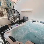 Apartamento Downtown Luxury With Hot Tub