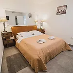 Apartamento Downtown Luxury With Hot Tub Vodice