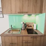 Downtown Luxury With Hot Tub