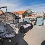 Downtown Luxury With Hot Tub Apartamento