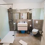 Downtown Luxury With Hot Tub * Vodice