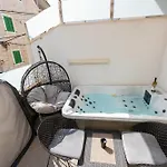 Apartman Downtown Luxury With Hot Tub Vodice
