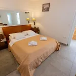 Downtown Luxury With Hot Tub Apartman Vodice