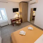 Apartment Downtown Luxury With Hot Tub *
