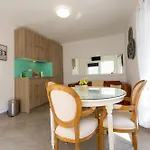 Downtown Luxury With Hot Tub * Vodice