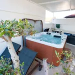 Downtown Luxury With Hot Tub Apartment *