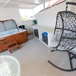 Apartman Downtown Luxury With Hot Tub