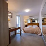 Downtown Luxury With Hot Tub Apartman