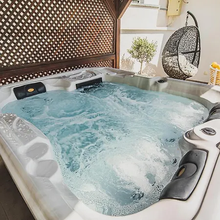 Downtown Luxury With Hot Tub Vodice