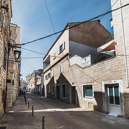 Downtown Luxury With Hot Tub Apartament *