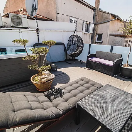 Downtown Luxury With Hot Tub Vodice