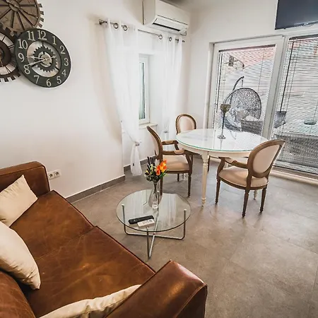 Apartment Downtown Luxury With Hot Tub