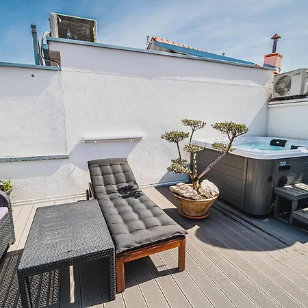 Downtown Luxury With Hot Tub Apartment Vodice