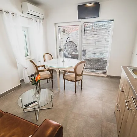 Apartment Downtown Luxury With Hot Tub *