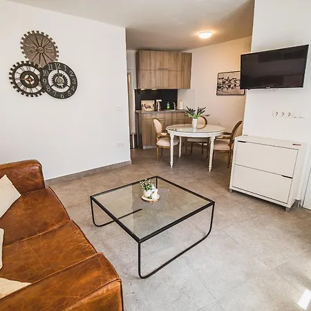 Downtown Luxury With Hot Tub * Vodice