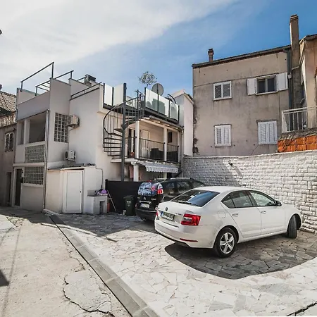 Downtown Luxury With Hot Tub Apartment Vodice