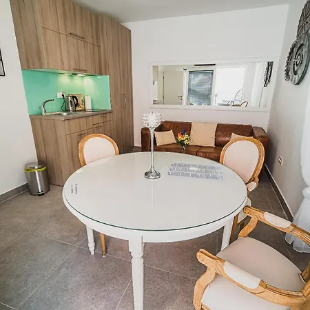 Apartment Downtown Luxury With Hot Tub *