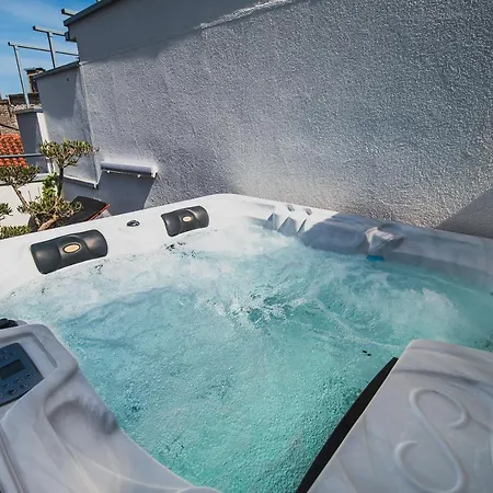 Apartment Downtown Luxury With Hot Tub Vodice