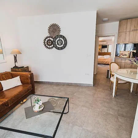 Downtown Luxury With Hot Tub Apartament *