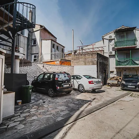 Downtown Luxury With Hot Tub
