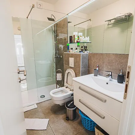 Downtown Luxury With Hot Tub *