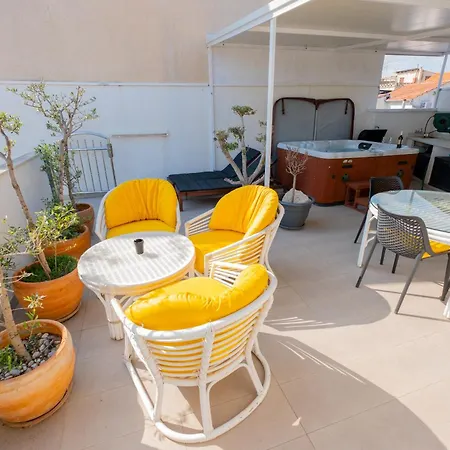 Downtown Luxury With Hot Tub Vodice