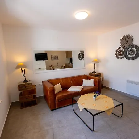 Apartment Downtown Luxury With Hot Tub *