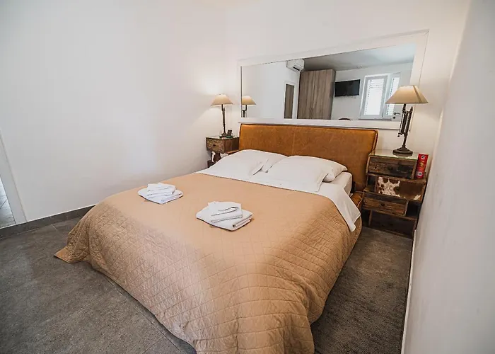 Downtown Luxury With Hot Tub Apartment Vodice