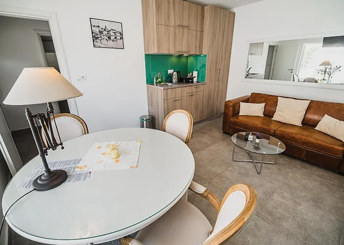 Downtown Luxury With Hot Tub