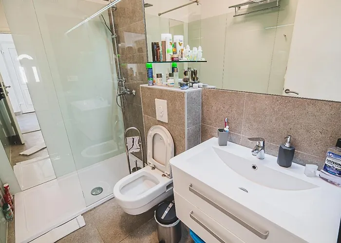 Downtown Luxury With Hot Tub Lejlighed Vodice