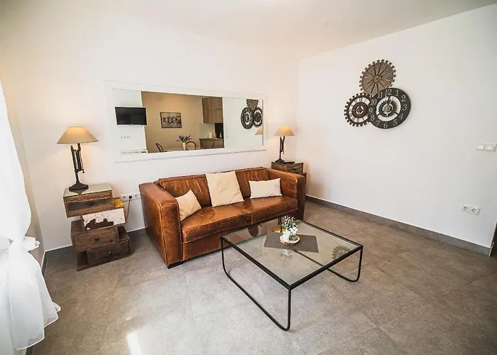 Downtown Luxury With Hot Tub