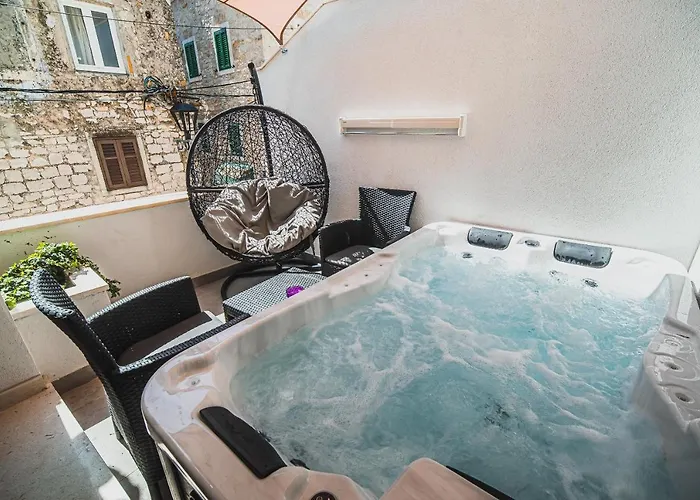 Apartment Downtown Luxury With Hot Tub