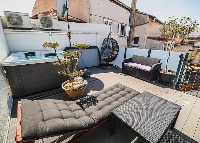 Downtown Luxury With Hot Tub Vodice