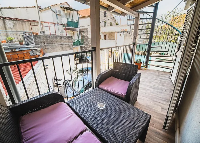 Downtown Luxury With Hot Tub Lejlighed Vodice