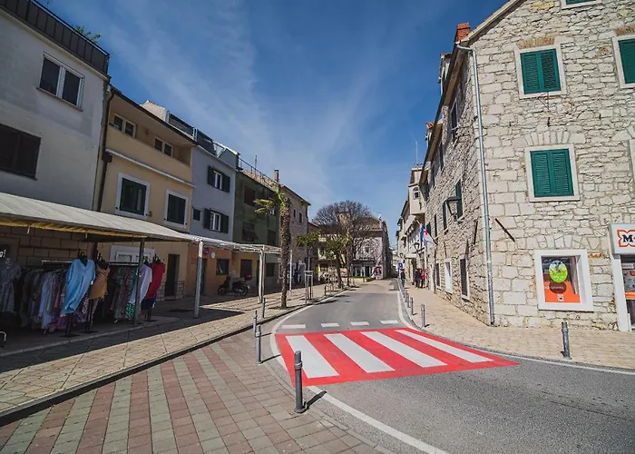 Lejlighed Downtown Luxury With Hot Tub Vodice