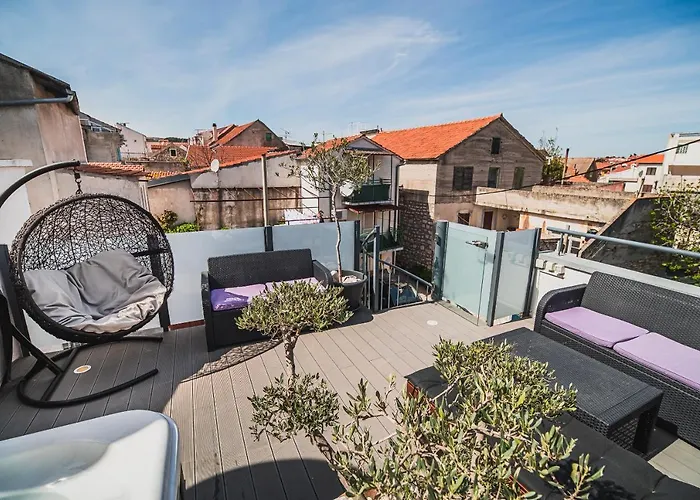 Downtown Luxury With Hot Tub Lejlighed Vodice