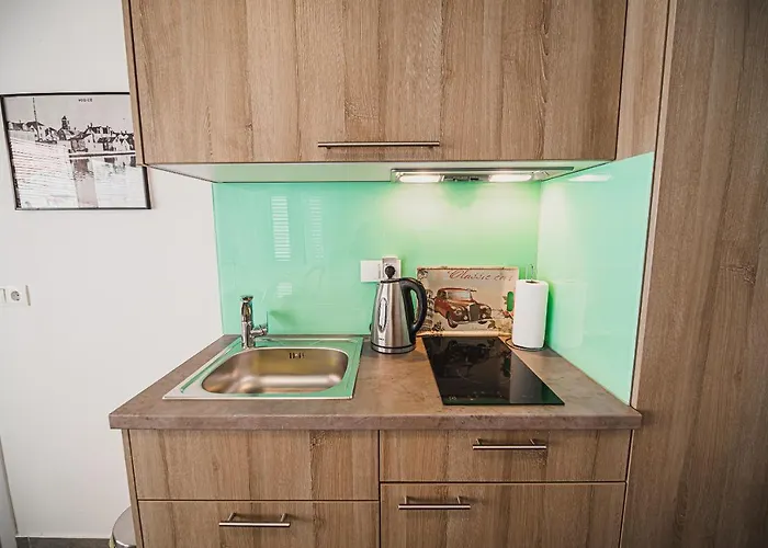 Downtown Luxury With Hot Tub