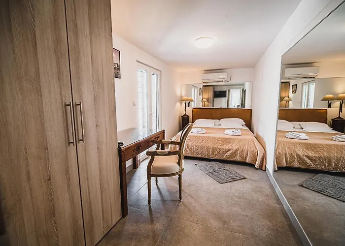 Downtown Luxury With Hot Tub Apartament *