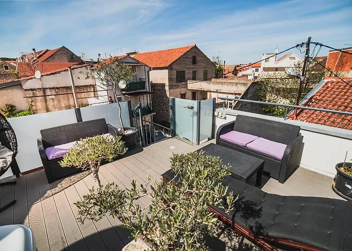 Downtown Luxury With Hot Tub *