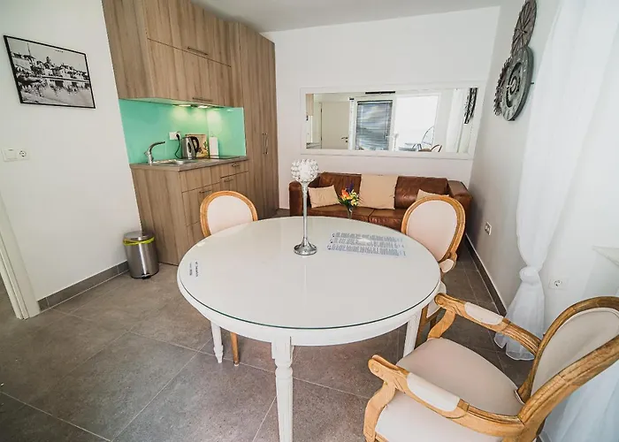 Apartment Downtown Luxury With Hot Tub *