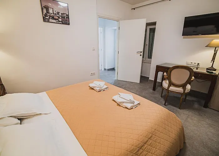 Downtown Luxury With Hot Tub