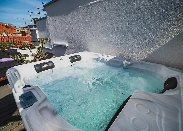 Lejlighed Downtown Luxury With Hot Tub Vodice