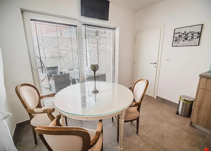 Downtown Luxury With Hot Tub *