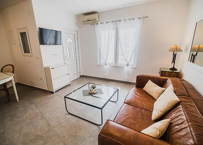 Downtown Luxury With Hot Tub Apartment *