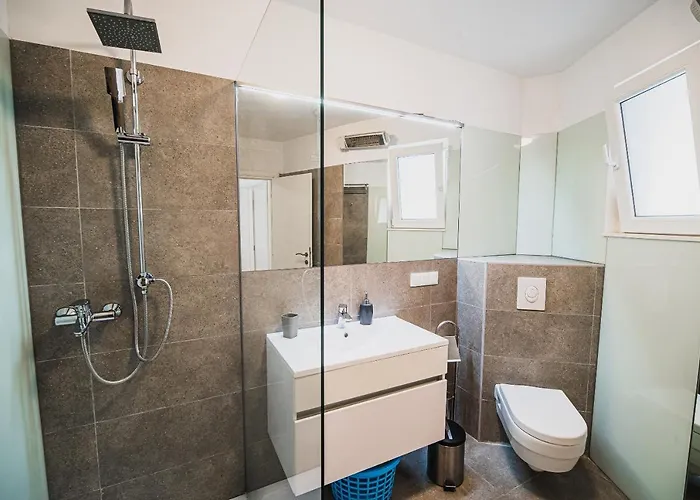 Downtown Luxury With Hot Tub *